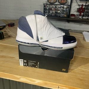 Jordan retro 16 Midnight Navy size 11